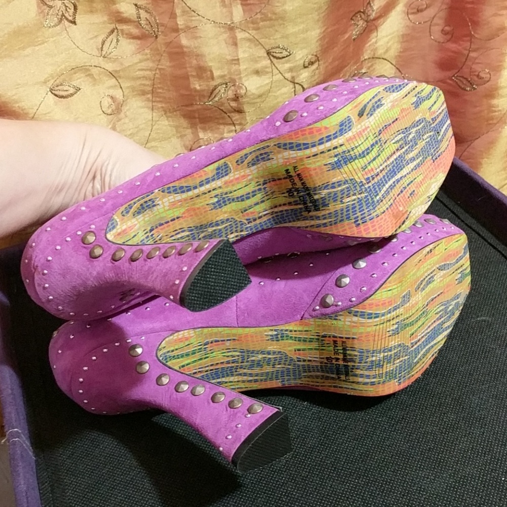 Shoes - Picture 3 of 4